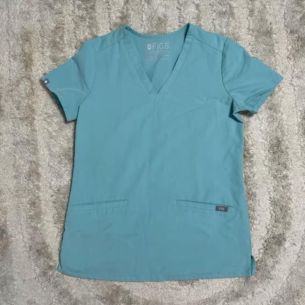 FIGS Casma Three Pocket Scrub Top